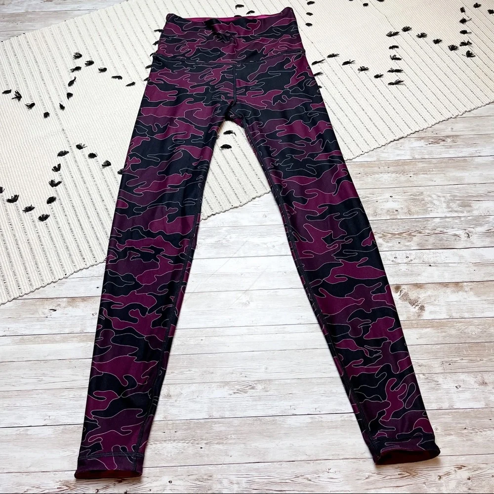 WITH High Waist Reversible Leggings Burgundy Line Camo Purple Size Small - Picture 2 of 13